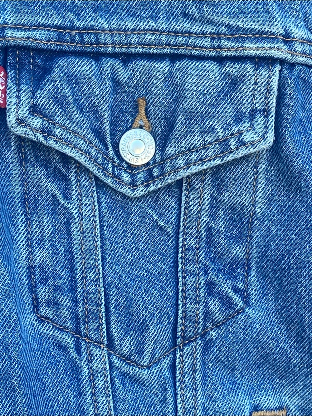 Levi's Women’s Med Classic Denim Jean Jacket - Picture 6 of 12